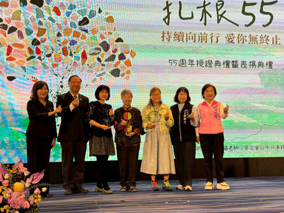 「扎根55～持續向前行，愛你無終止」  212 位義張受聘、127 位獲獎　臺中張老師55週年展現志願能量