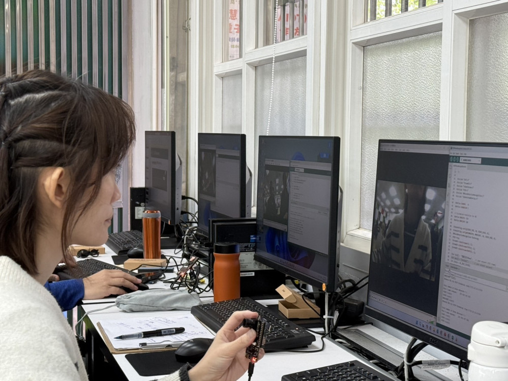 從會用AI到會教AI！新北教師實作手勢機器人、音影辨識展現AI創新教學力