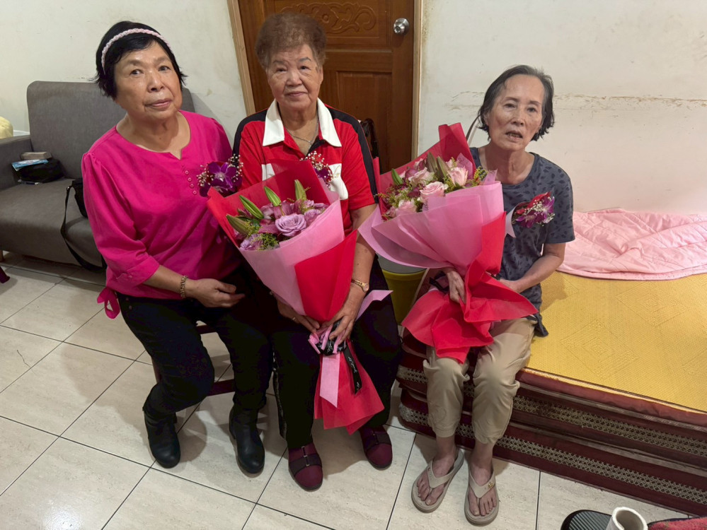 眾能創新協會關懷獨老 為泰山兩位阿嬤慶生傳遞溫暖