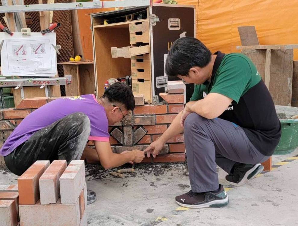 亞洲技能競賽11/27南港開戰   中彰投分署培訓國手施勝華誓留砌磚金牌在臺灣