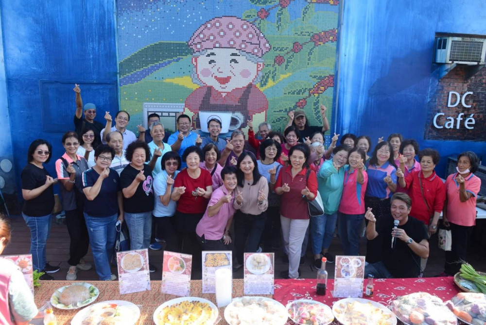 旗山區公所攜手圓富社區  打卡牆揭牌展現社區改造成果