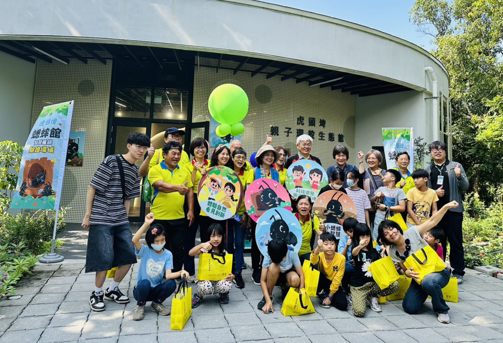 AI蟋蟀帶路！虎頭埤智慧眼鏡服務上線 口埤實小率先體驗