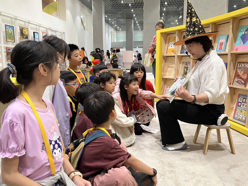 夜宿綠美圖首梯登場  親子共譜魔法書頁奇幻夜