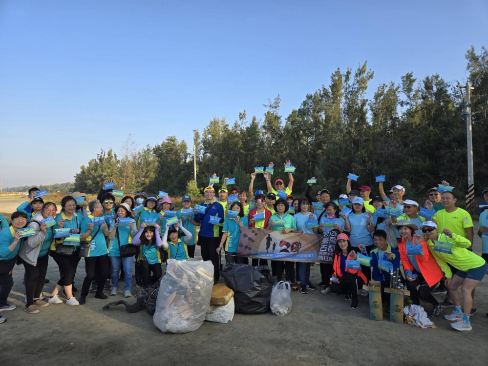 臺南古都馬拉松 20 週年 百位跑者淨灘守護海洋​