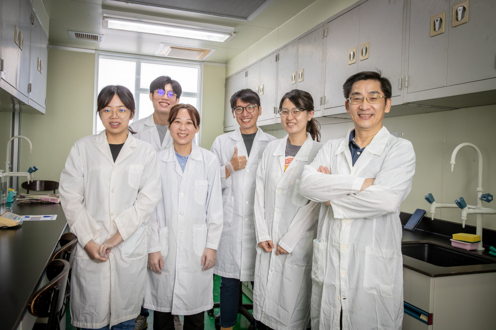 嘉南藥大研發實力國際認可 10 獎項見證生技、科技跨域突破