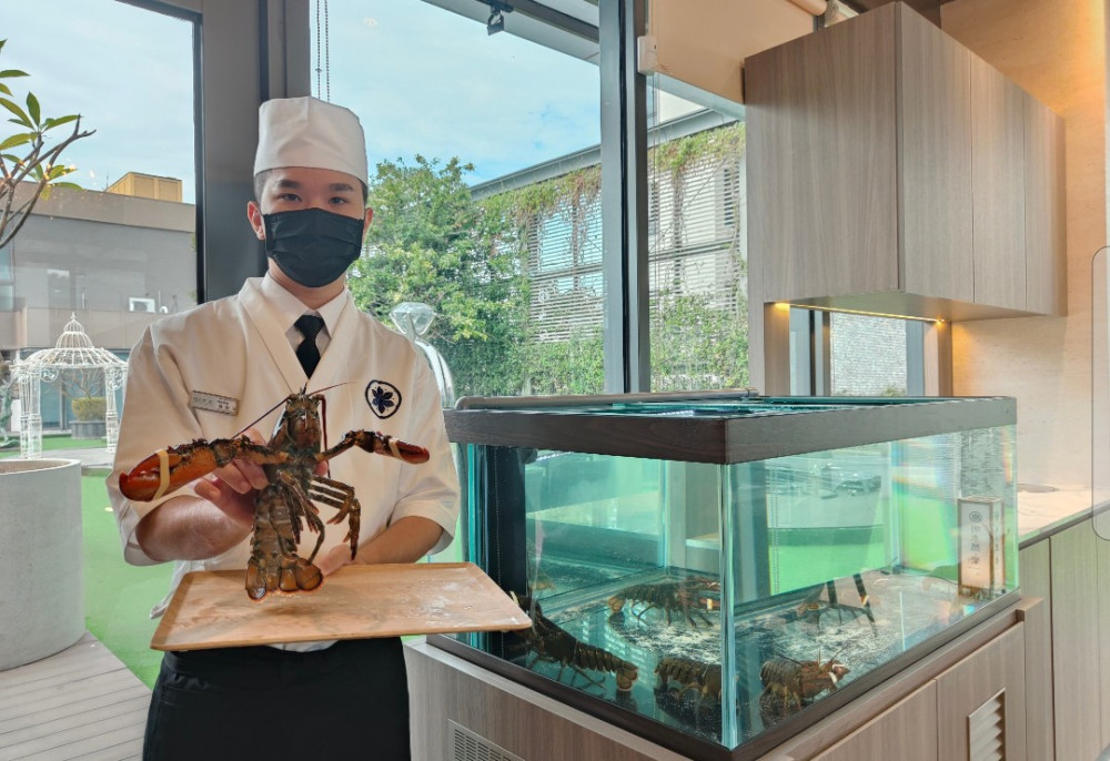  掀起全台無菜單鐵板燒熱潮 「明水然•樂」進駐台中星享道酒店