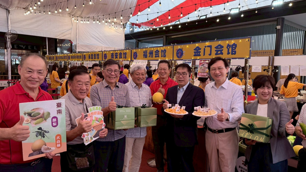 臺南市長黃偉哲快閃新加坡 台南鮮果受青睞