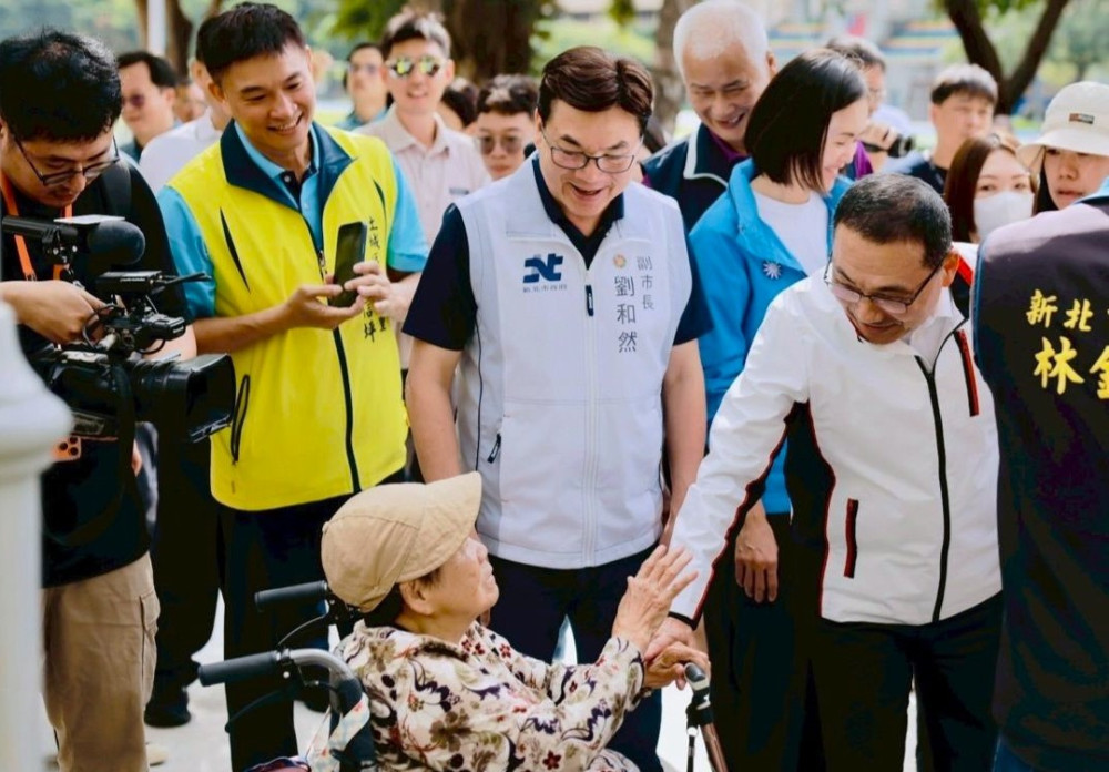新北「土城員和人本通行改善工程」串聯捷運與社宅空間 市長視察關懷工程進度