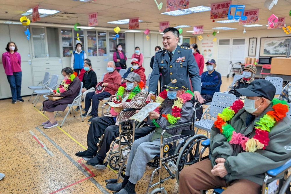 八德榮家舉辦抗戰勝利80週年典禮 頒授紀念章致敬6位長輩功在國家