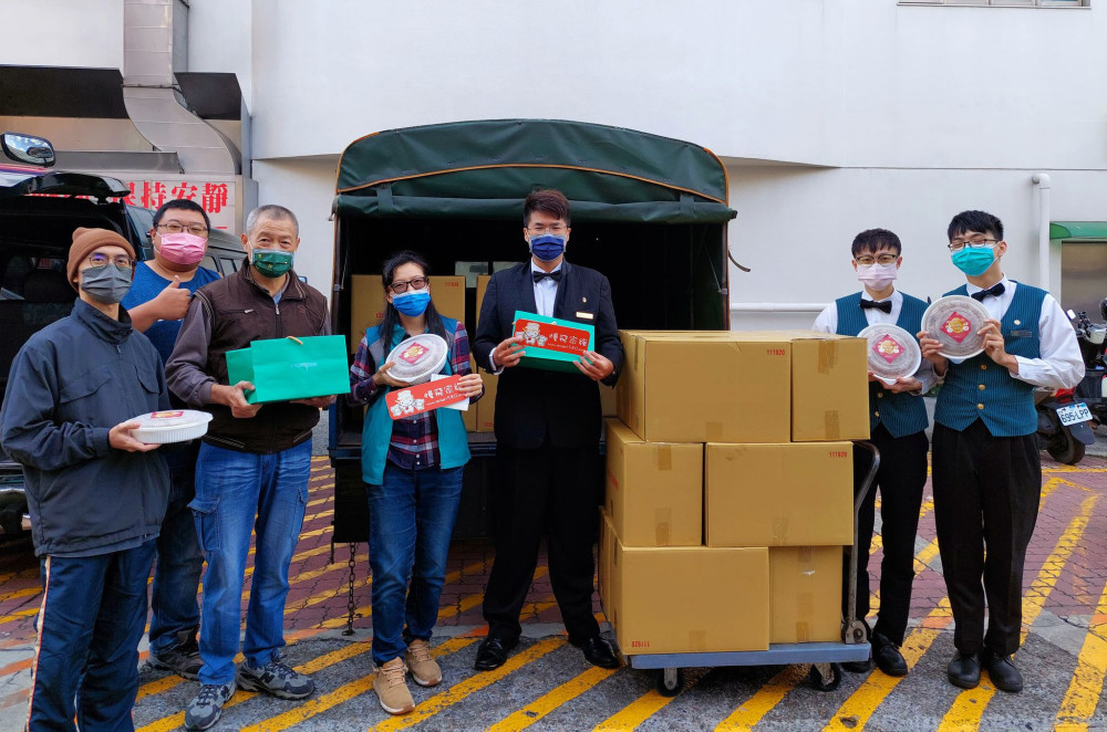 台中長榮外帶年菜豪華開賣  連續11年與慢飛家族年菜合作傳愛