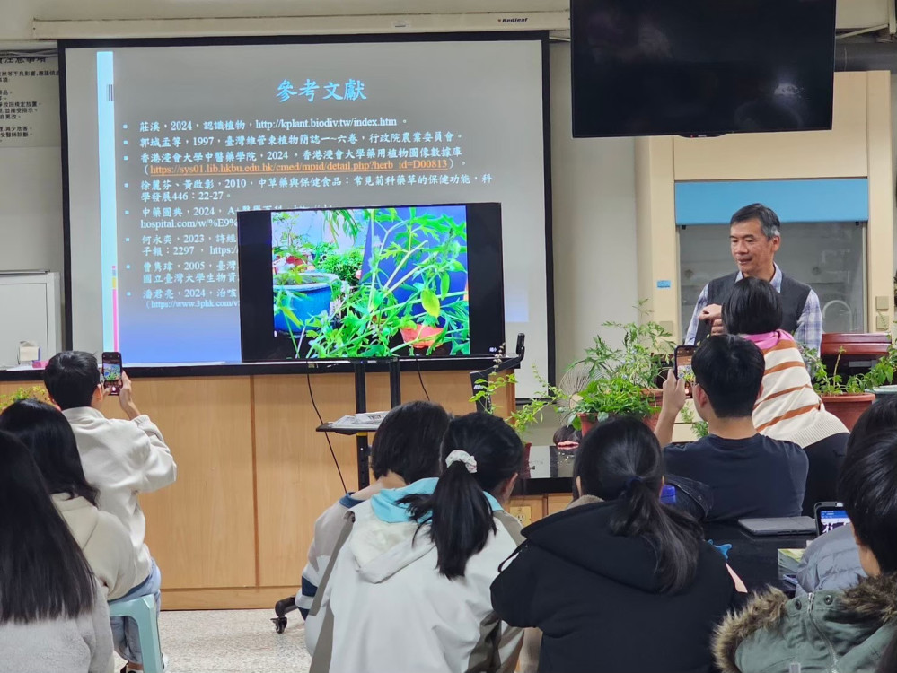  破解「植物盲」困局！嘉藥高毓瑩教師創新教學獲教育部績優肯定