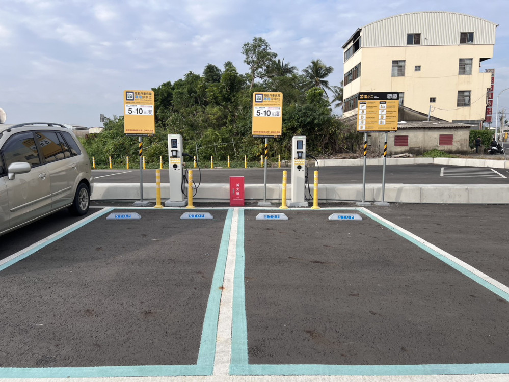 台南第五批電動車充電站31日啟用 涵蓋12行政區新增43席充電格位