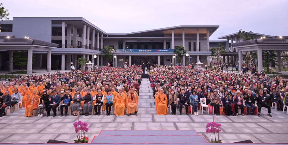中華人間佛教聯合總會舉辦「希望之光」音樂會 捐贈助花蓮重建