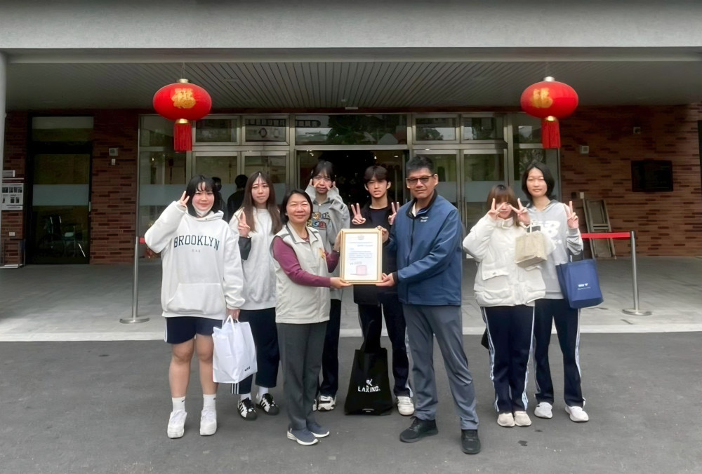 臺南榮家感謝善心歲末義剪 住民長輩樂享換新髮迎新年