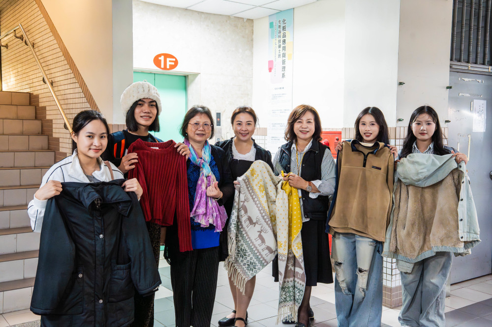 嘉藥粧品師生送暖 募冬衣助越生暖心過冬