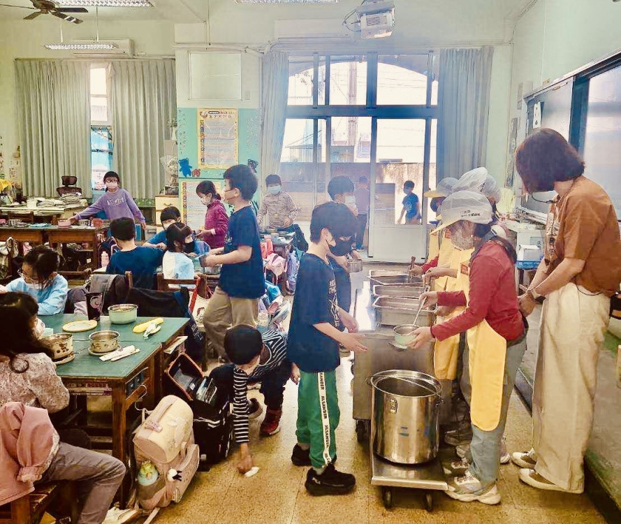 南市啟動校園廚餘減量 菜單優化×食育並進 11月每日廚餘大減逾1.5公噸