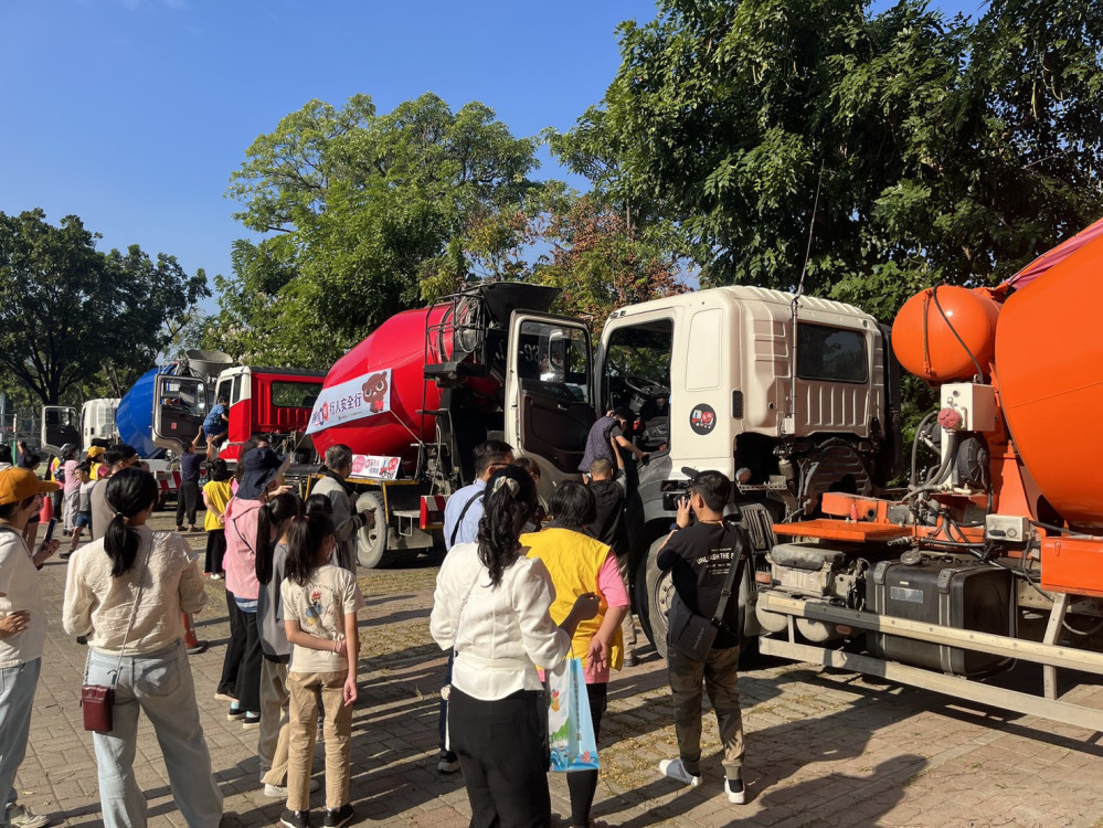 左營分局攜手大車業者深耕校園交通安全教育