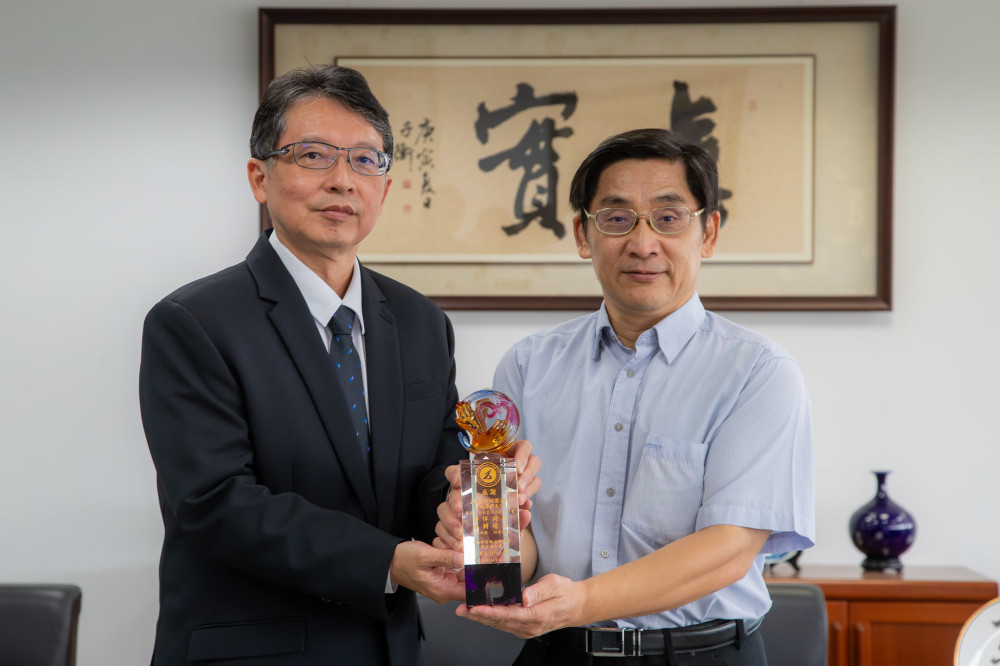 嘉藥獲勞動部小型企業人才培育合作夥伴殊榮