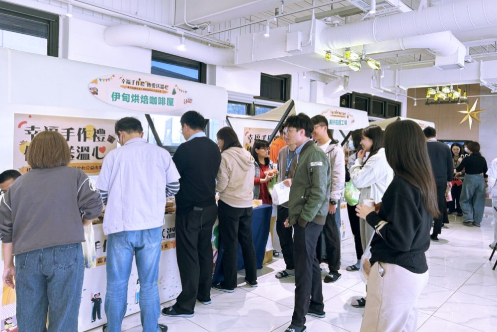 桃竹苗分署聖誕公益市集登場 攜手庇護工場帶著聖誕禮盒走入企業展售