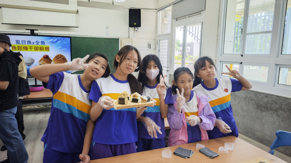 南市土城國小勇奪「第三屆首席廚師徵選活動」全國殊榮