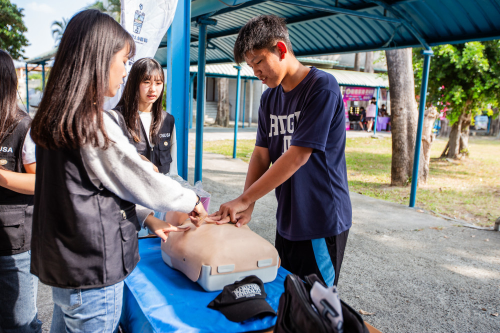 嘉藥師生深入偏鄉部落 攜手推動健康與水域安全教育