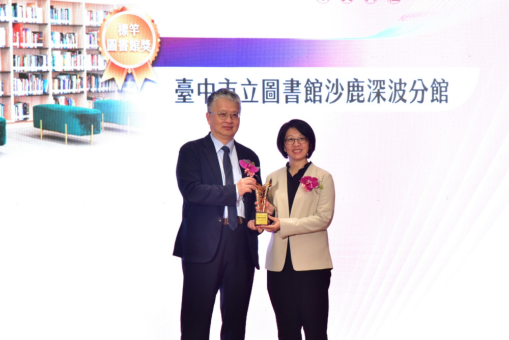 中市圖沙鹿深波分館獲圖書館奧斯卡獎！  電影館藏與影展備受市民喜愛