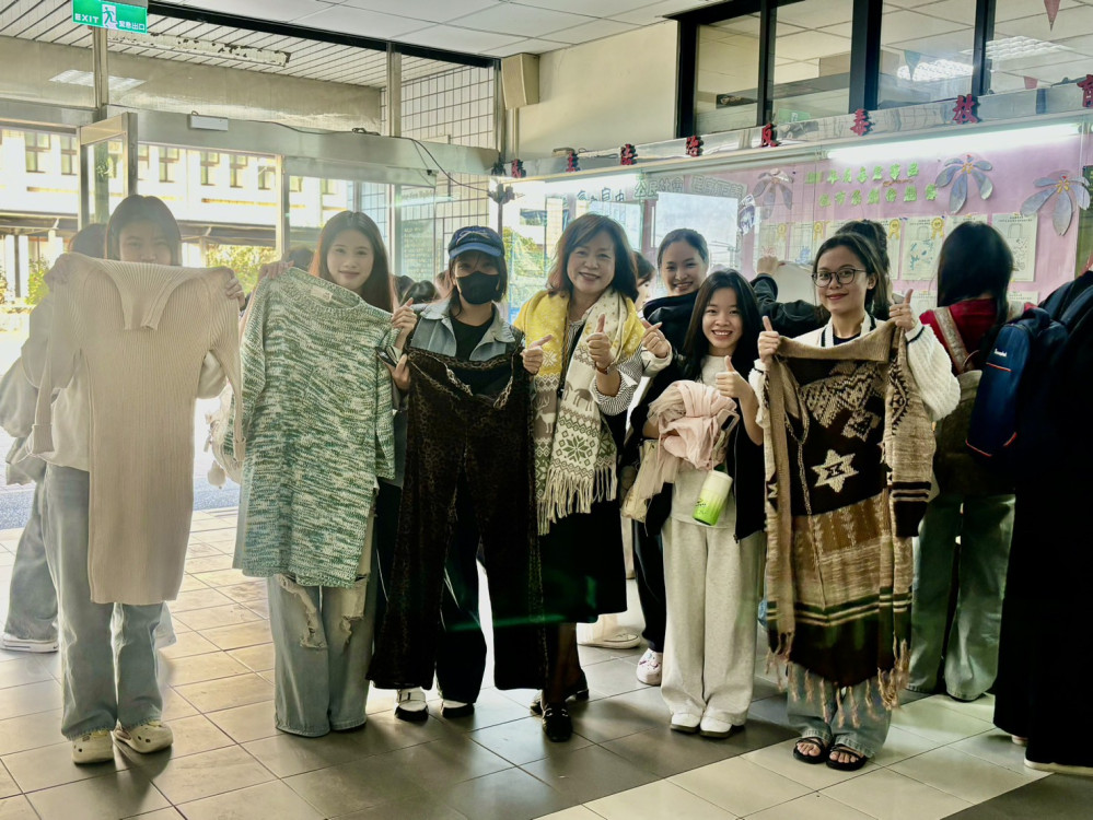 嘉藥粧品師生送暖 募冬衣助越生暖心過冬