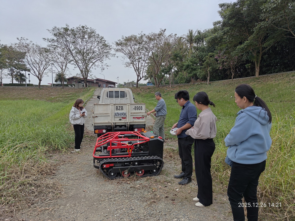 配合中央AI新政 台南智慧割草機人滯洪池實證順利
