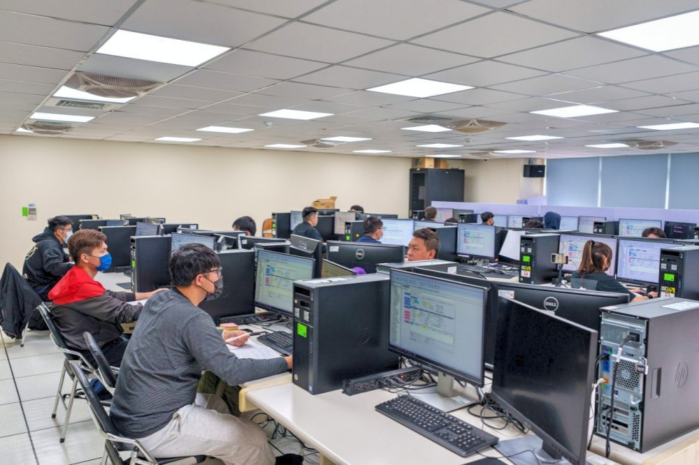 桃竹苗分署開辦 AI 雲端課程 　助「資訊老兵」蛻變為「AI 科技新銳」