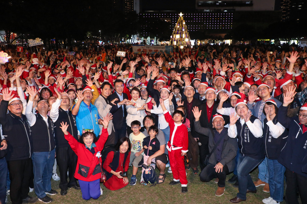 平安夜最暖風景！ 全台最多1088位聖誕老人報佳音   盧秀燕祈願城市平安幸福