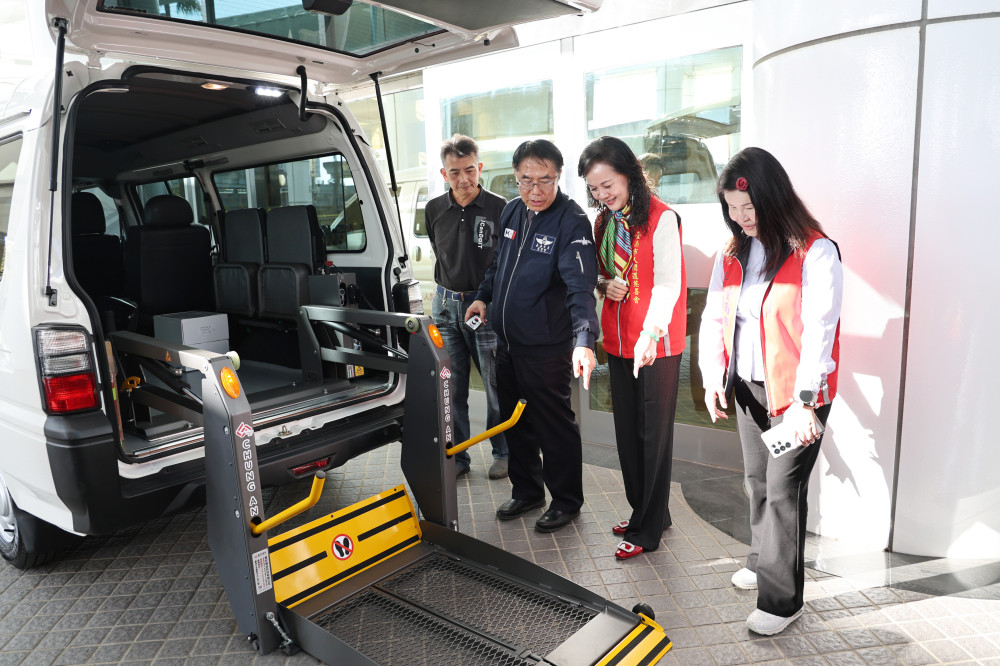 台南市人間道慈善會捐復康巴士 公私協力守護弱勢出行