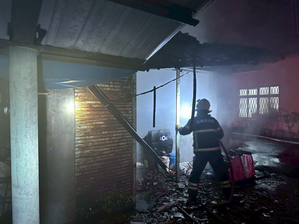 消防局美濃分隊成功撲滅美濃倉庫火警 無人傷亡