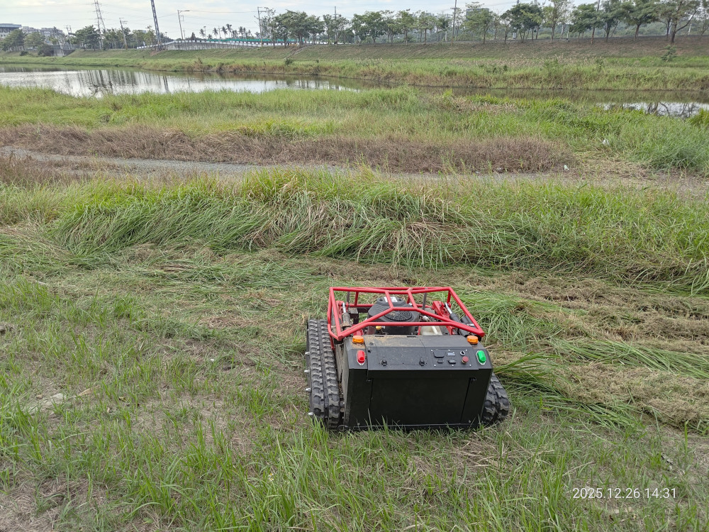 配合中央AI新政 台南智慧割草機人滯洪池實證順利