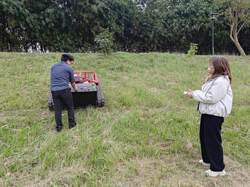 配合中央AI新政 台南智慧割草機人滯洪池實證順利