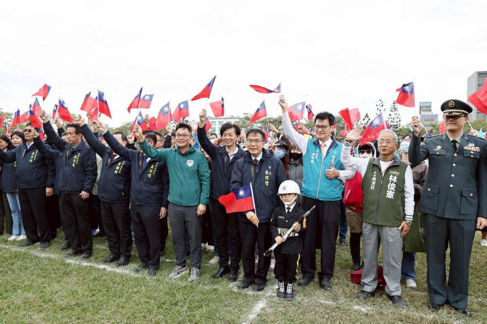 臺南元旦升旗迎115年 黃偉哲與市民許願馬年安康