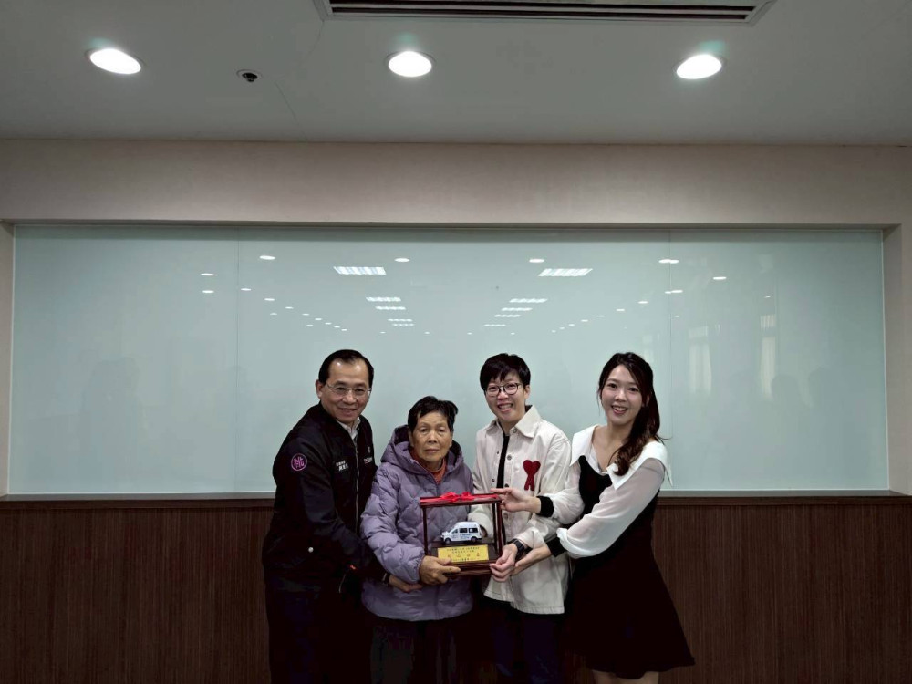 劉家姊妹捐贈桃園復康巴士 盼桃園成為溫馨有愛的友善城市