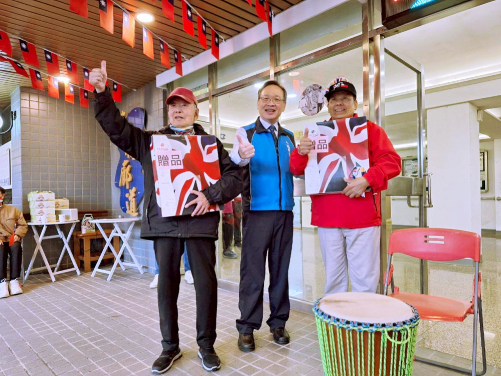 八德榮家2026元旦升旗迎新年　百吉國小非洲鼓表演敲響世代共融序曲