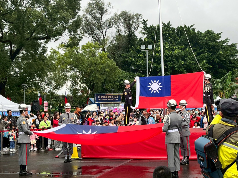 升旗、健走、逛市集　新北元旦活動熱鬧迎向2026