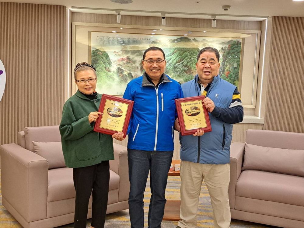 侯友宜民間友人林宴臨再捐2輛復康巴士 兌現承諾累計18輛  仍會持續支持社福