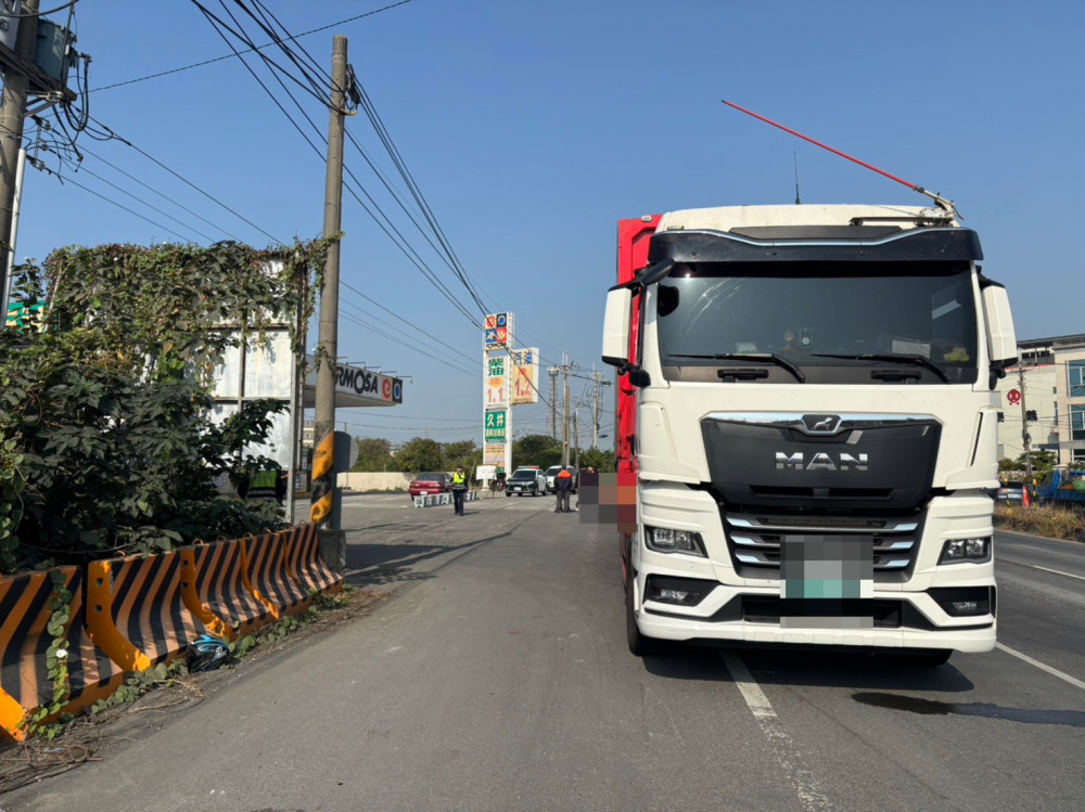 快訊/路竹重大交通事故奪2命  湖內警方交管調查肇因中