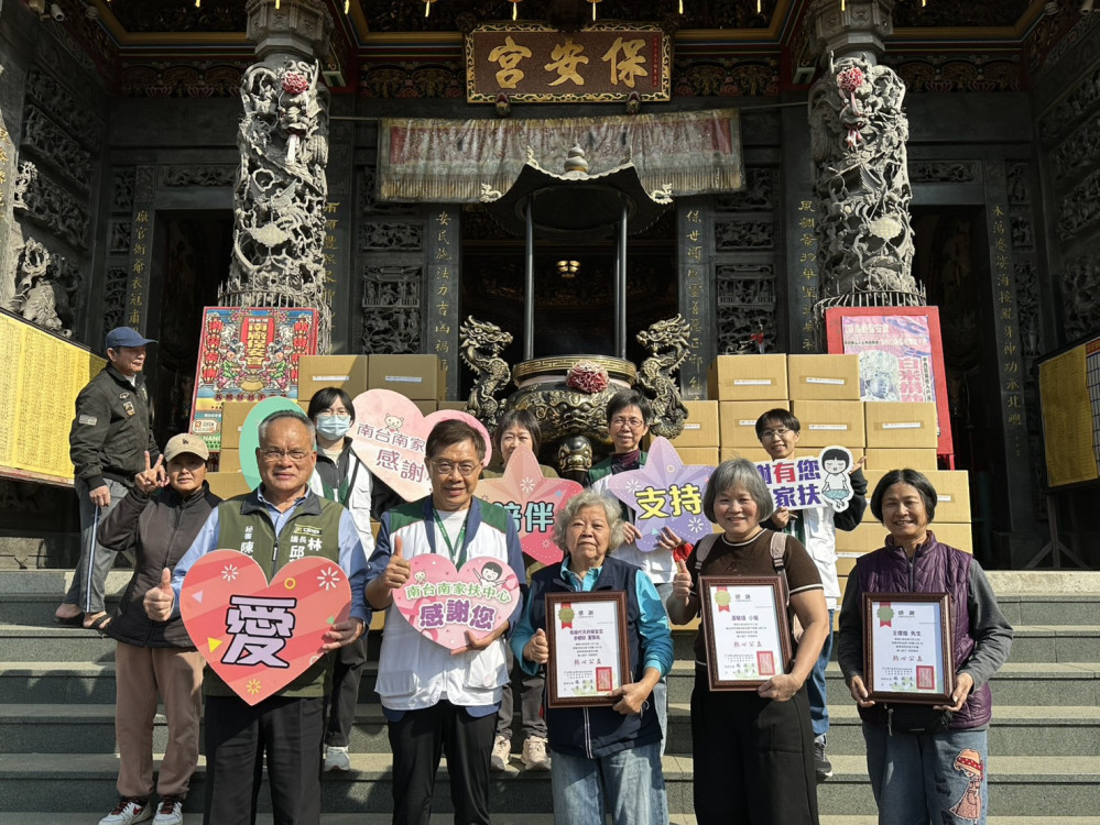 南家扶感謝廠保安宮等歲末送暖 捐助逾千公斤刀削麵