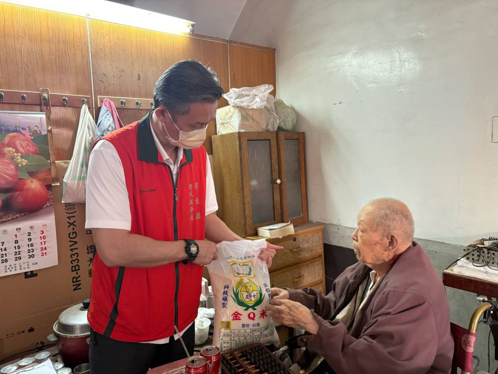 屏東榮服處關懷榮民眷致贈民生物資傳遞溫暖