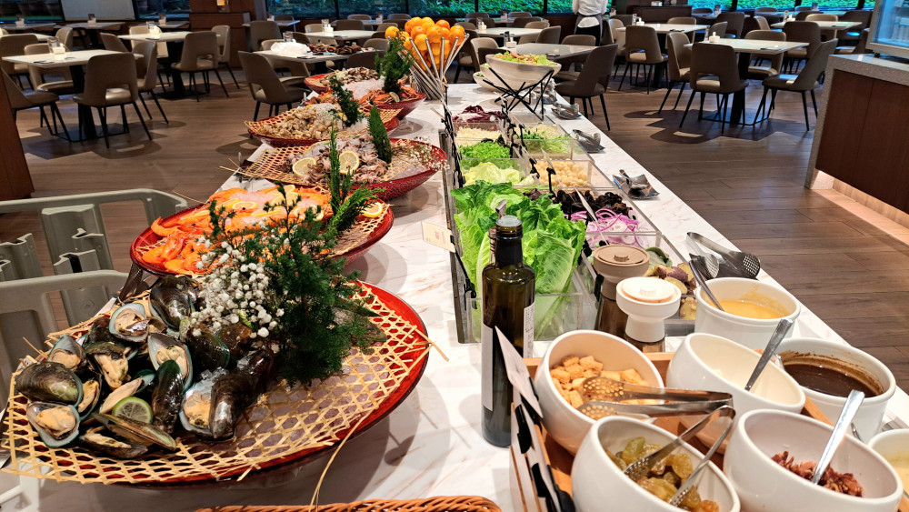 禧榕軒美食新地標 榕廷百匯新午餐登場 假日松葉蟹海膽干貝無限供應
