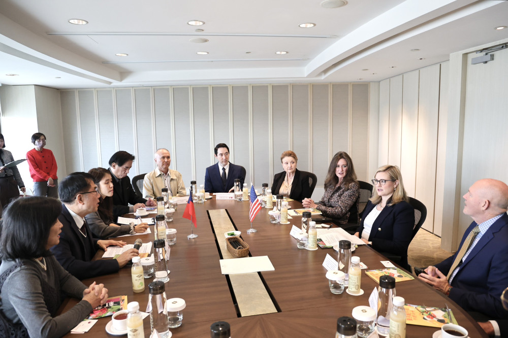 鳳凰城長蓋蕾歌抵台南共同推動高科技與運動交流