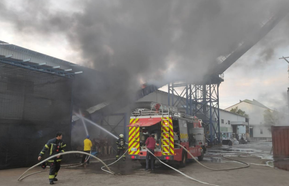 高雄永安工廠火警，消防30分鐘迅速撲滅幸無人傷亡