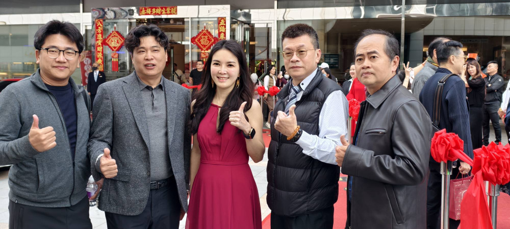 台南餐飲新地標！「伊之鑽五星級鐵板燒」進駐長榮酒店 黃偉哲剪綵祝賀