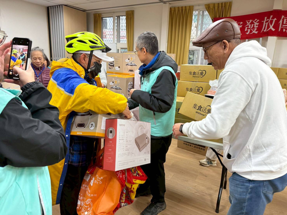 NPO channel公益平台「集食送愛」 到北海岸致贈弱勢家庭電鍋及年菜