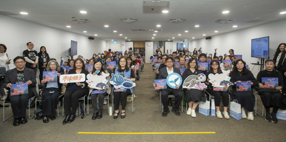 海保署推雙語繪本《海邊的星星巨人》親子共讀守護海洋