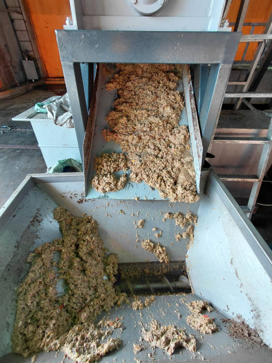 中市環保局率先引進廚餘固液分離設備   降低4成廚餘含水率減輕焚化廠負擔