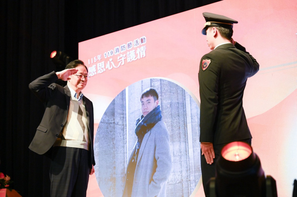 張善政表揚40位消防績優人員　市府攜手美光成立首支企業義消